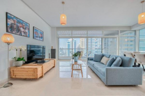 Large spacious 2 bed with pool and work station